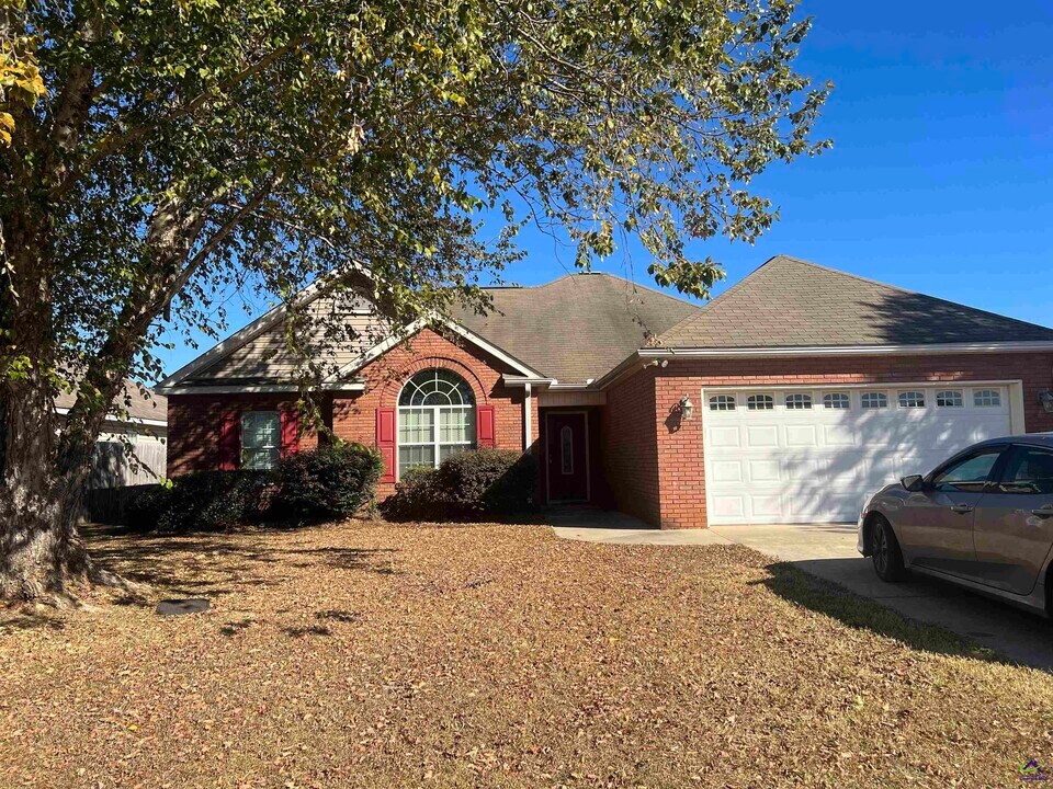 202 Chasen Ct in Byron, GA - Building Photo