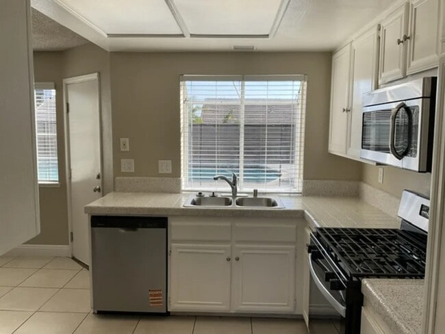 10752 Spyglass Dr in Rancho Cucamonga, CA - Building Photo - Building Photo