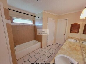 6842 Agua Calientes in San Antonio, TX - Foto de edificio - Building Photo