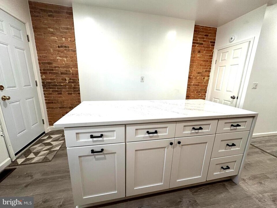 2654 Wilkens Ave in Baltimore, MD - Building Photo