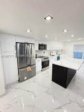 5277 SW 40th Ave in Davie, FL - Building Photo - Building Photo