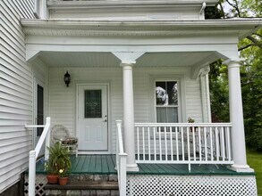 650 Van Wagner Rd, Unit 650A in Poughkeepsie, NY - Foto de edificio - Building Photo
