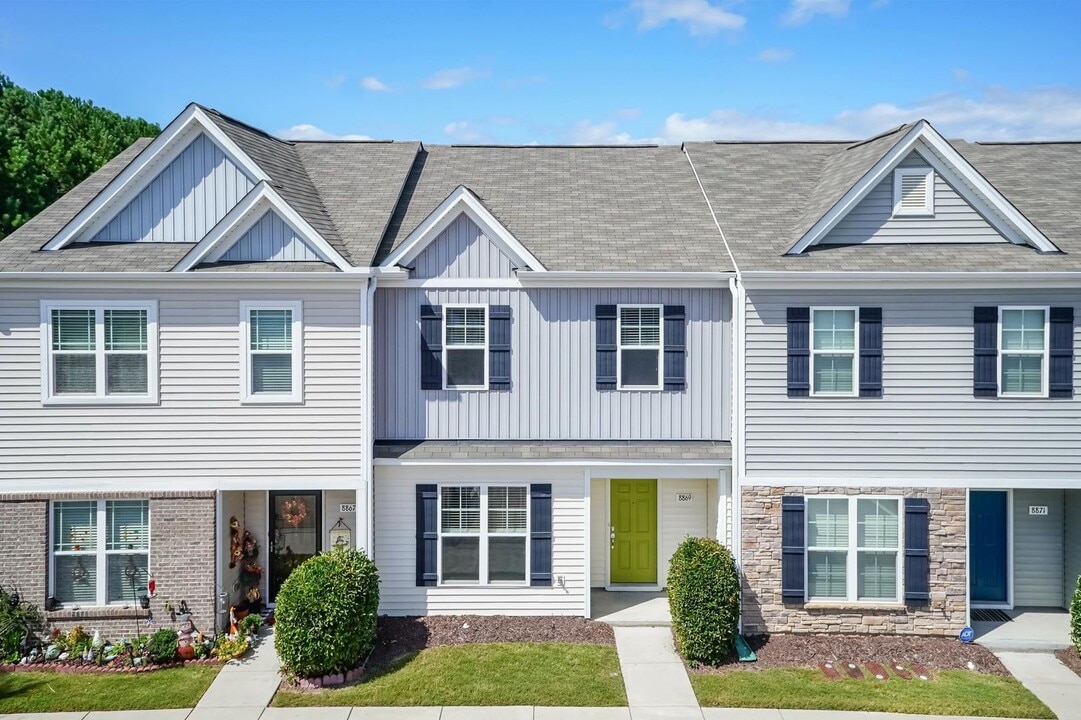 8869 Commons Townes Dr in Raleigh, NC - Building Photo