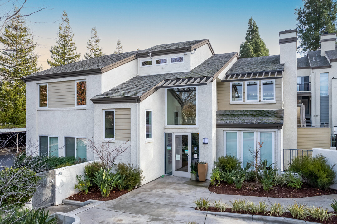 Stoneridge in Pleasanton, CA - Foto de edificio