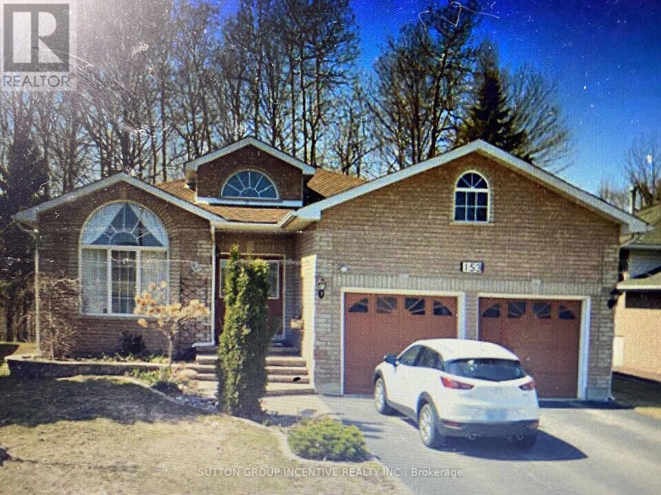 153 Emms Dr in Barrie, ON - Building Photo