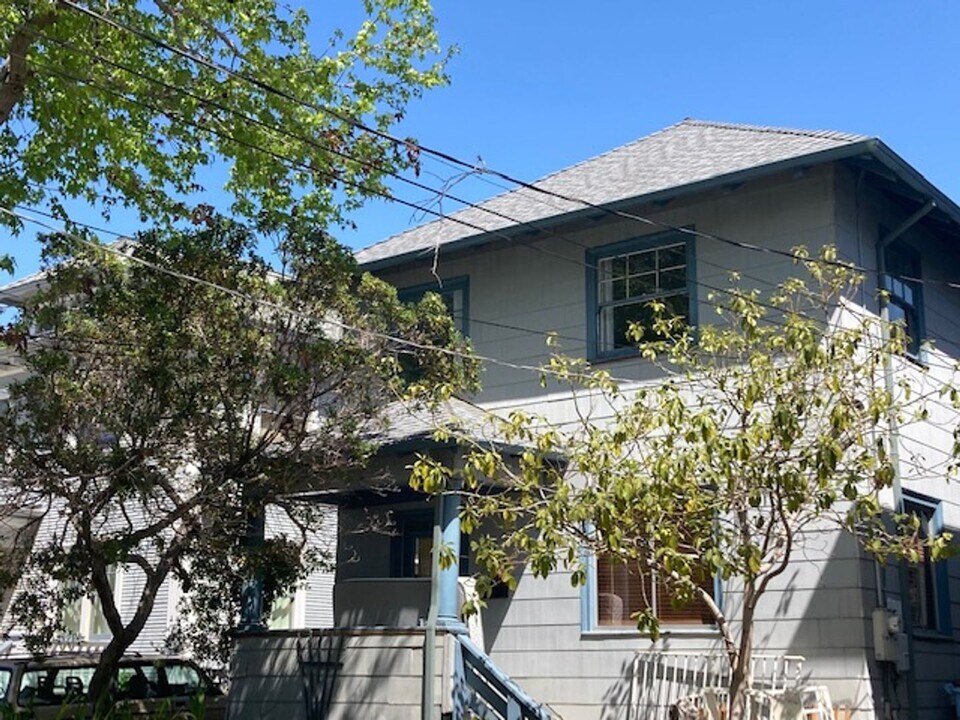 2411 McKinley Ave in Berkeley, CA - Building Photo
