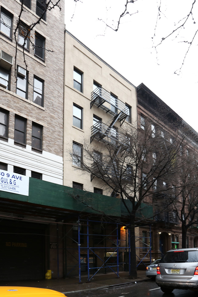 353 W 44th St in New York, NY - Foto de edificio - Building Photo