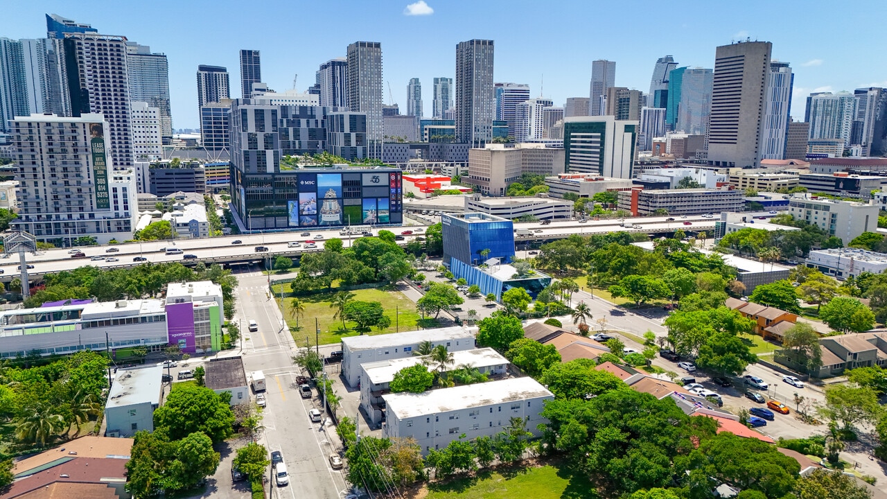 Miami Central in Miami, FL - Foto de edificio