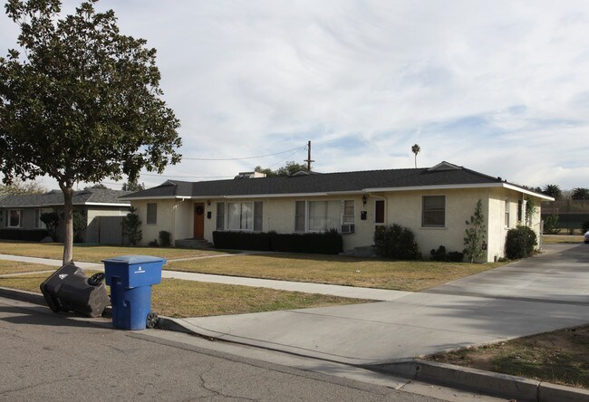 9692 Garfield St in Riverside, CA - Foto de edificio - Building Photo