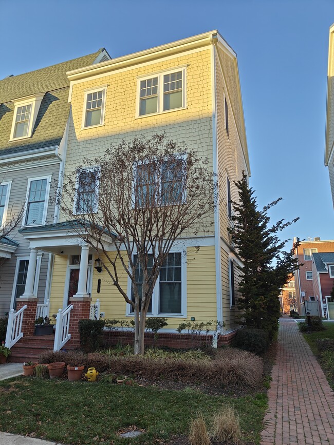 property at 716 Diamond Ave