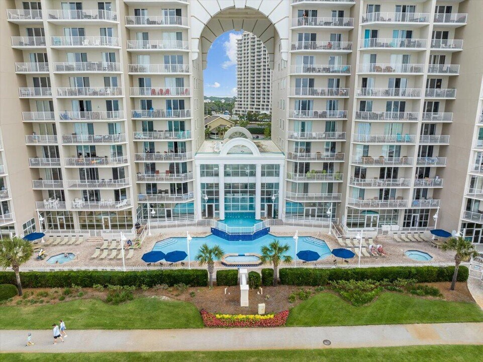 1200 Scenic Gulf Dr in Miramar Beach, FL - Building Photo