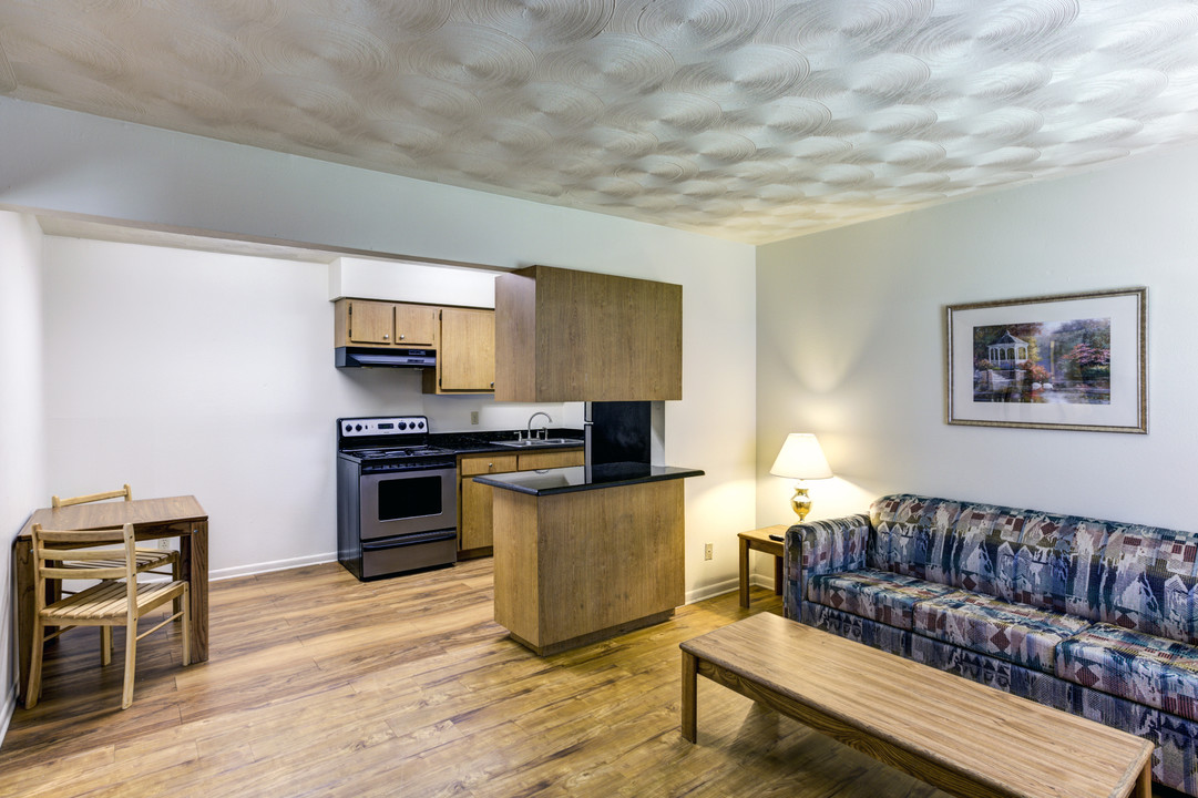 Oakwood Crest Furnished Remodeled Apartments in Euless, TX - Foto de edificio