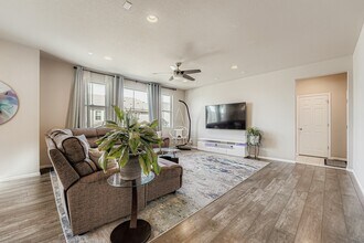 27111 E Frost Pl in Aurora, CO - Building Photo - Building Photo