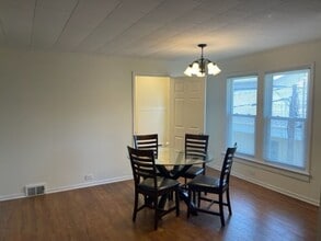 406 W Main St in Urbana, IL - Building Photo - Building Photo