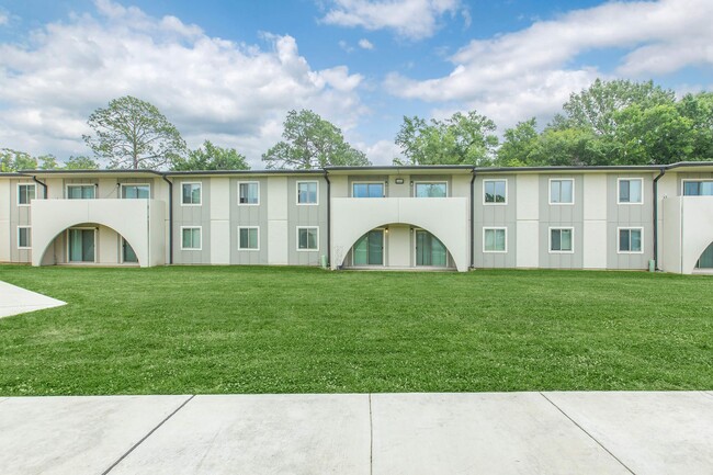 La Playa Apartments in Baton Rouge, LA - Building Photo - Building Photo