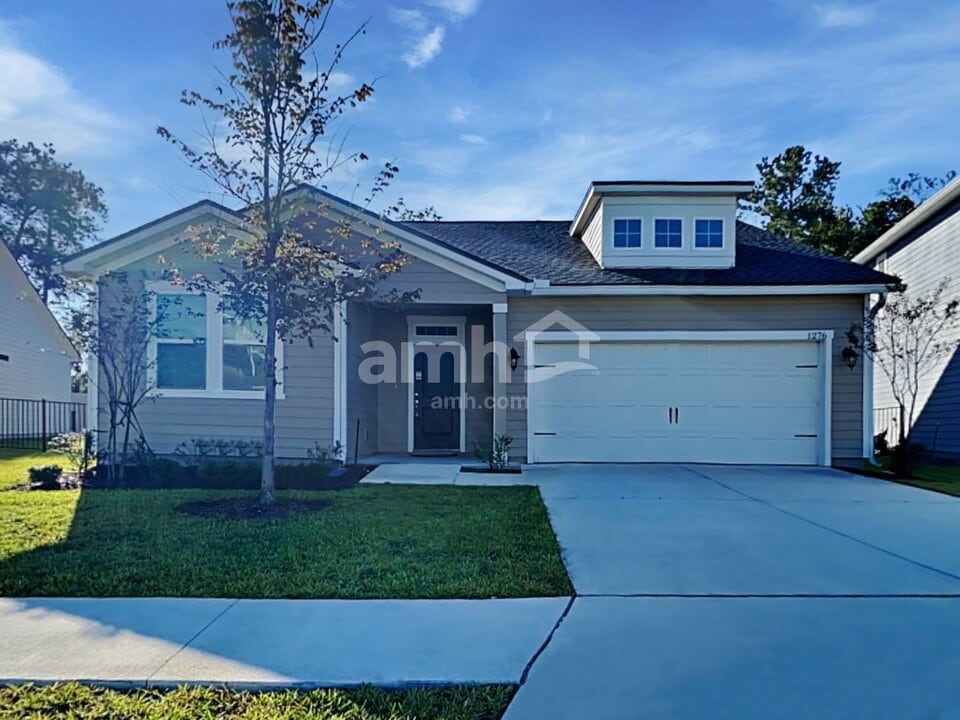 1276 Tan Tara Trail in Jacksonville, FL - Building Photo