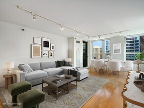 345 N La Salle Dr in Chicago, IL - Building Photo - Building Photo