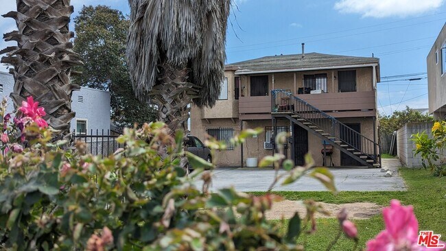 832 W Imperial Hwy in Los Angeles, CA - Building Photo - Building Photo