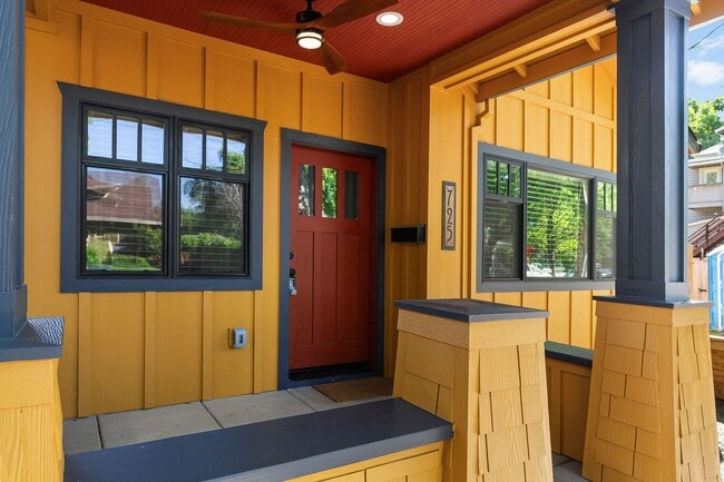 725 Orient St in Chico, CA - Building Photo - Building Photo