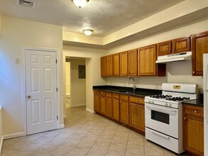 12 Paris St, Unit 1 in Boston, MA - Building Photo - Building Photo