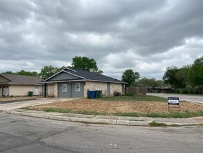 8303 Meadow Fire St in San Antonio, TX - Building Photo - Building Photo