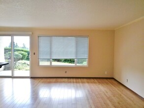 1702 NE 179th St in Shoreline, WA - Building Photo - Building Photo