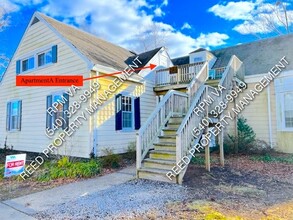 110 Grove St, Unit A in Farmville, VA - Foto de edificio - Building Photo