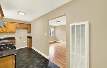 2125 102nd Ave in Oakland, CA - Building Photo - Building Photo