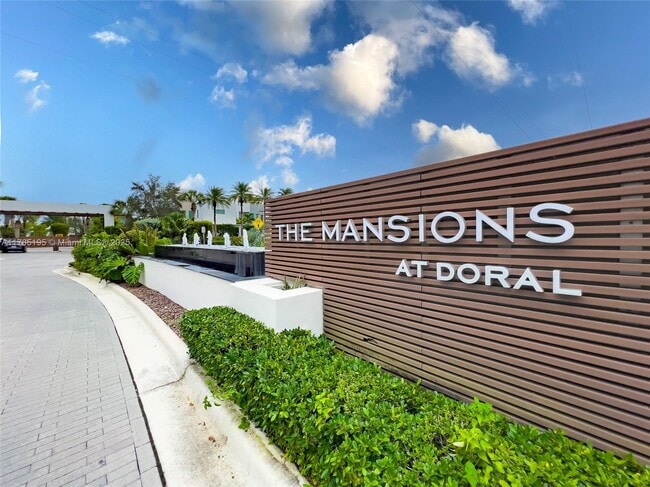 10561 NW 68th Terrace in Doral, FL - Building Photo - Building Photo