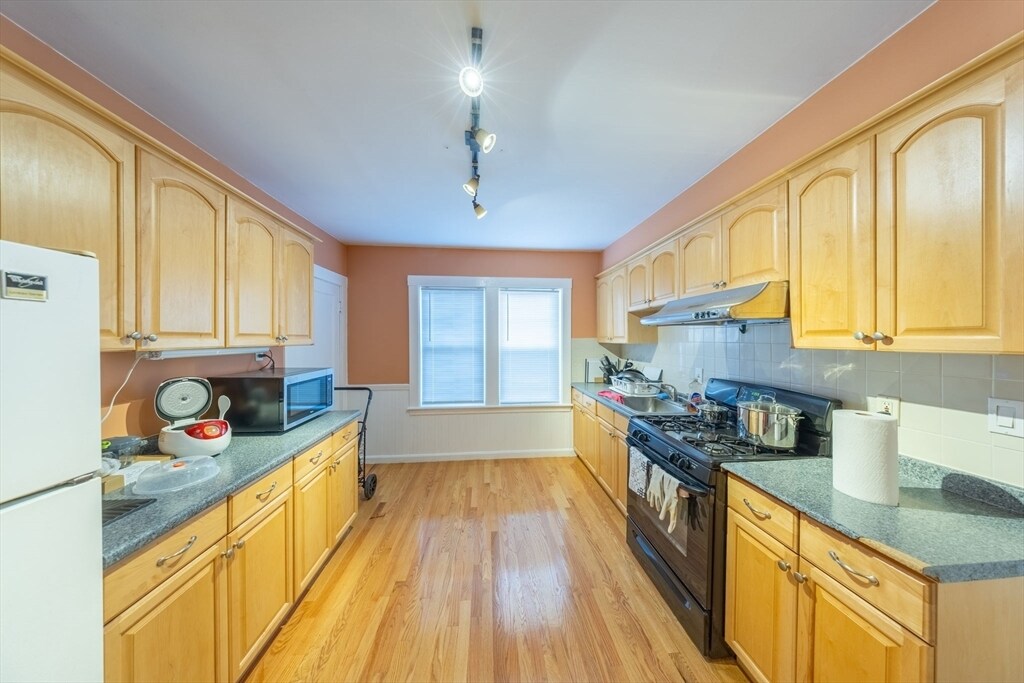 99 Glenville Ave in Boston, MA - Building Photo