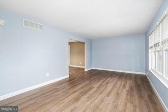 29 Anita Dr in Jackson Township, NJ - Building Photo - Building Photo