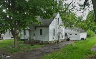 1710 11th St in Charleston, IL - Building Photo