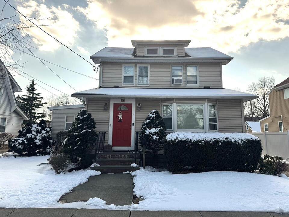 58 Marion St in Lynbrook, NY - Building Photo