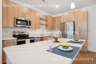 14801 Statesville Rd in Huntersville, NC - Building Photo - Building Photo