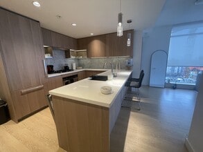 6538 Nelson Ave in Burnaby, BC - Building Photo - Building Photo