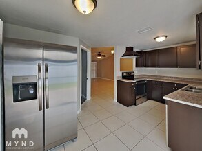 9707 Paces Ferry Dr in Tampa, FL - Foto de edificio - Building Photo