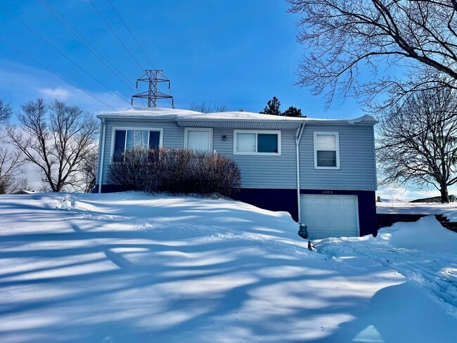 6313 Crestview Dr in South Park, PA - Building Photo - Building Photo