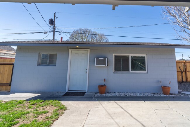 property at 1032 W Cascade Ave