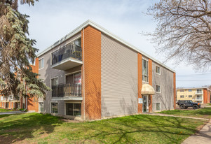 11420 106th Ave NW in Edmonton, AB - Building Photo