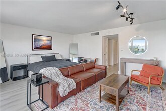 1000 West Ave, Unit 506 in Miami Beach, FL - Building Photo - Building Photo