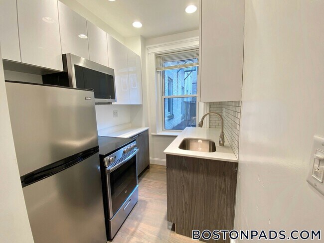 111 Park Dr in Boston, MA - Building Photo - Building Photo