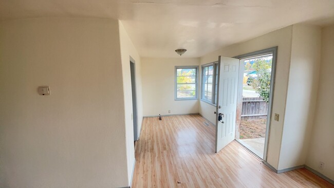 577 NW T St in Winston, OR - Building Photo - Building Photo