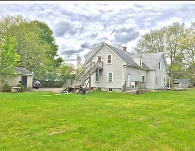 647 N Main St, Unit Unit 2 Upper in Mansfield, MA - Building Photo - Building Photo