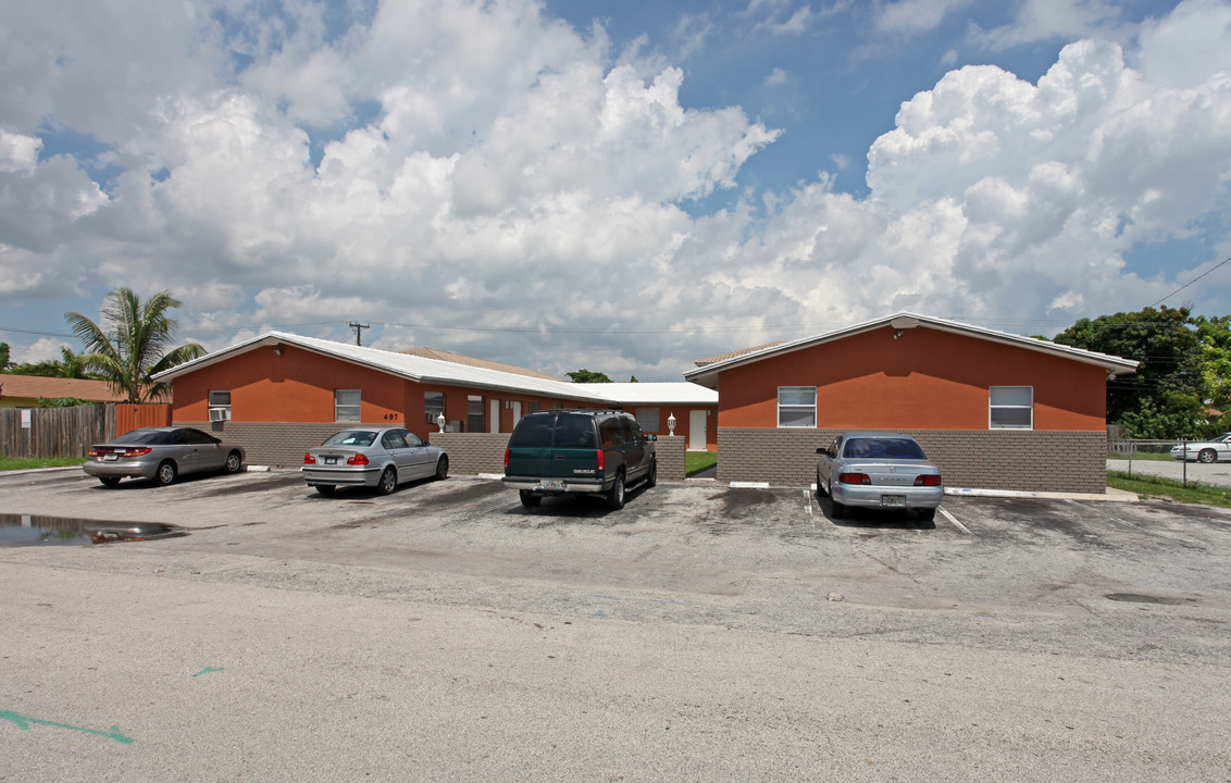 Oakland Park Apartments in Fort Lauderdale, FL - Building Photo