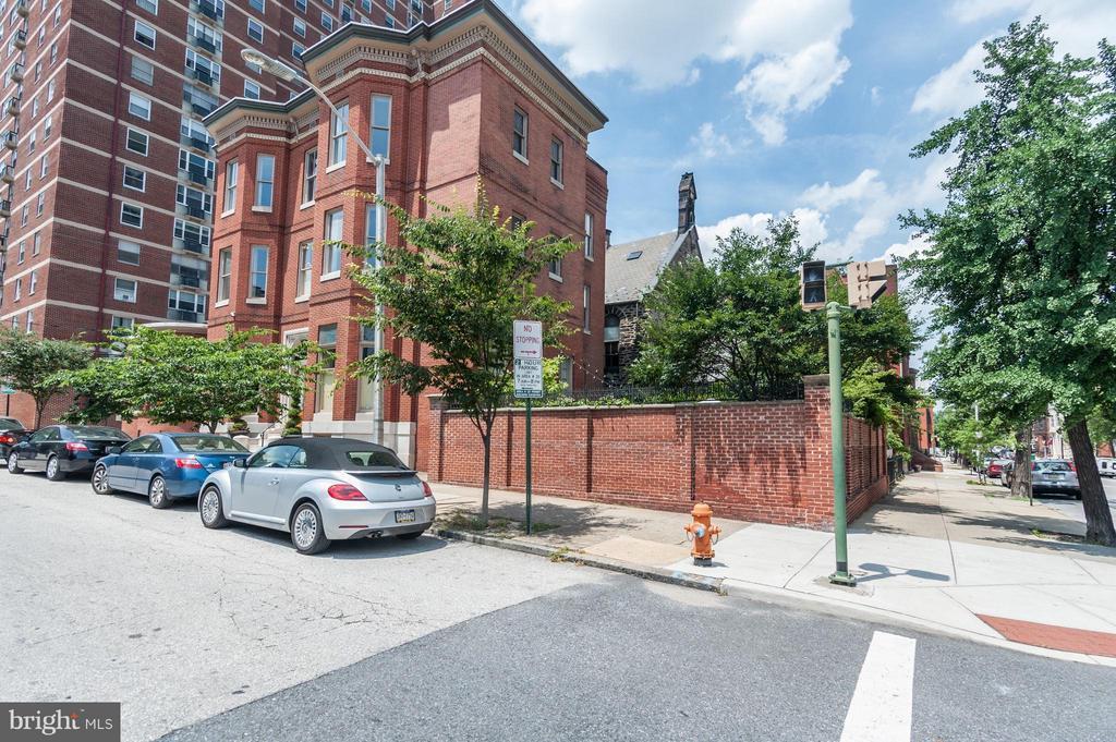 106 E Chase St in Baltimore, MD - Building Photo