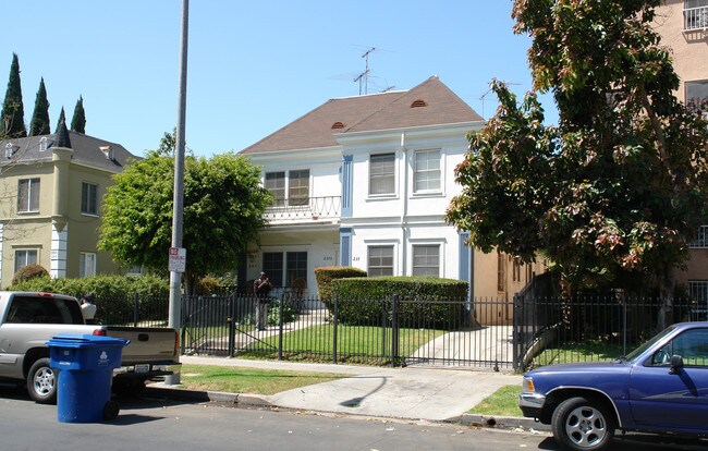 237 S Kenmore Ave in Los Angeles, CA - Building Photo - Building Photo