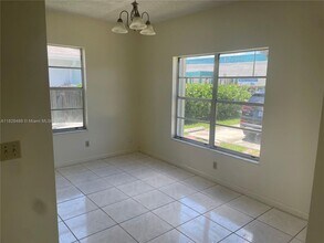 907-909 SW 8th St in Hallandale Beach, FL - Building Photo - Building Photo