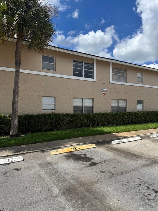 840 Twin Lakes Dr in Coral Springs, FL - Foto de edificio