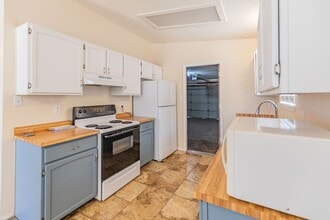 Conveniently located 3 Bedroom, 2 bath near HAFB in Alamogordo, NM - Building Photo - Building Photo