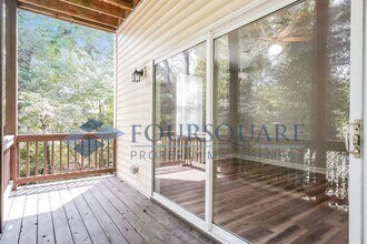 100 Umstead Dr in Chapel Hill, NC - Foto de edificio - Building Photo